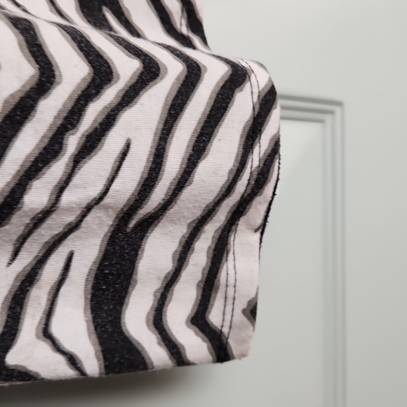 Almost Famous, Sz S, Black, White, Grey Zebra Print w RED Sequins on Heart - Picture 3 of 9